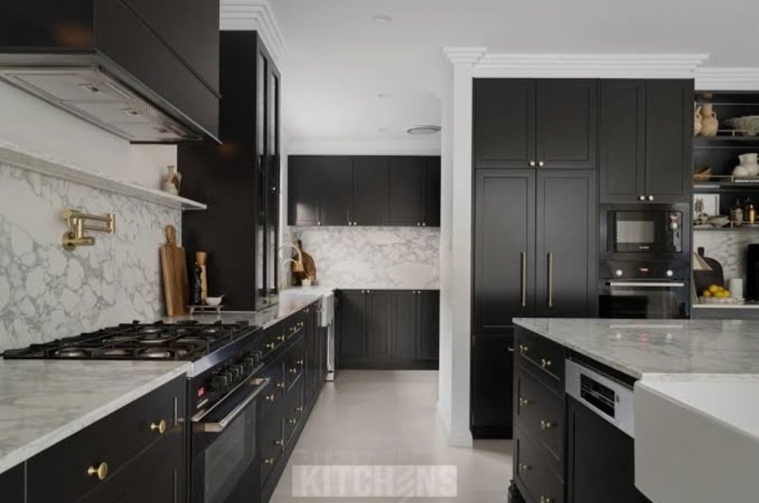 Modern kitchen by EliteCraft Cabinets